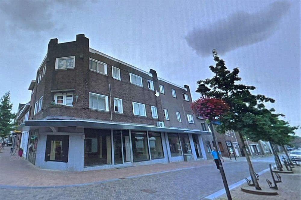 Het pand op de hoek van de Mgr. Lebouillestraat en de Kouvenderstraat in Hoensbroek. — © Google Maps